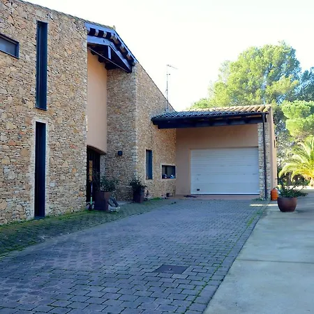 Esclanya Villa